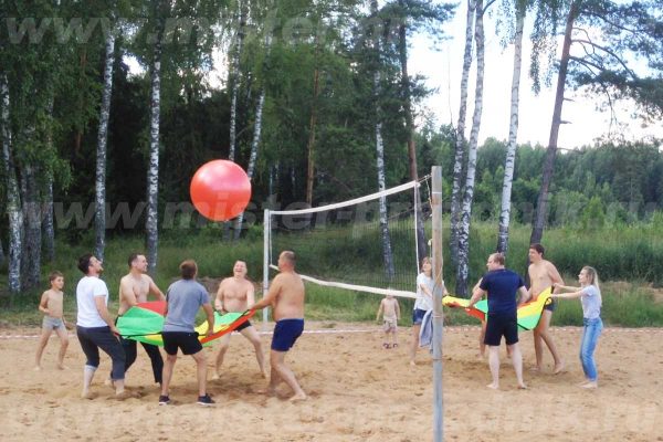 Тимбилдинг игра большой волейбол для проведения корпоратива на природе